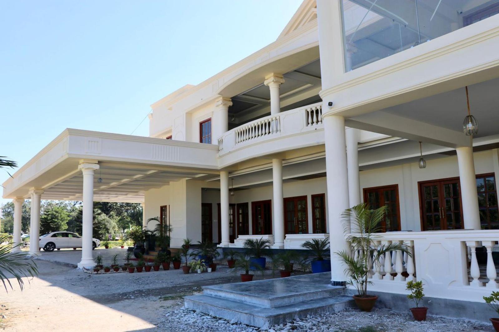 Royale De' Casa Resort Kāziranga Exteriör bild