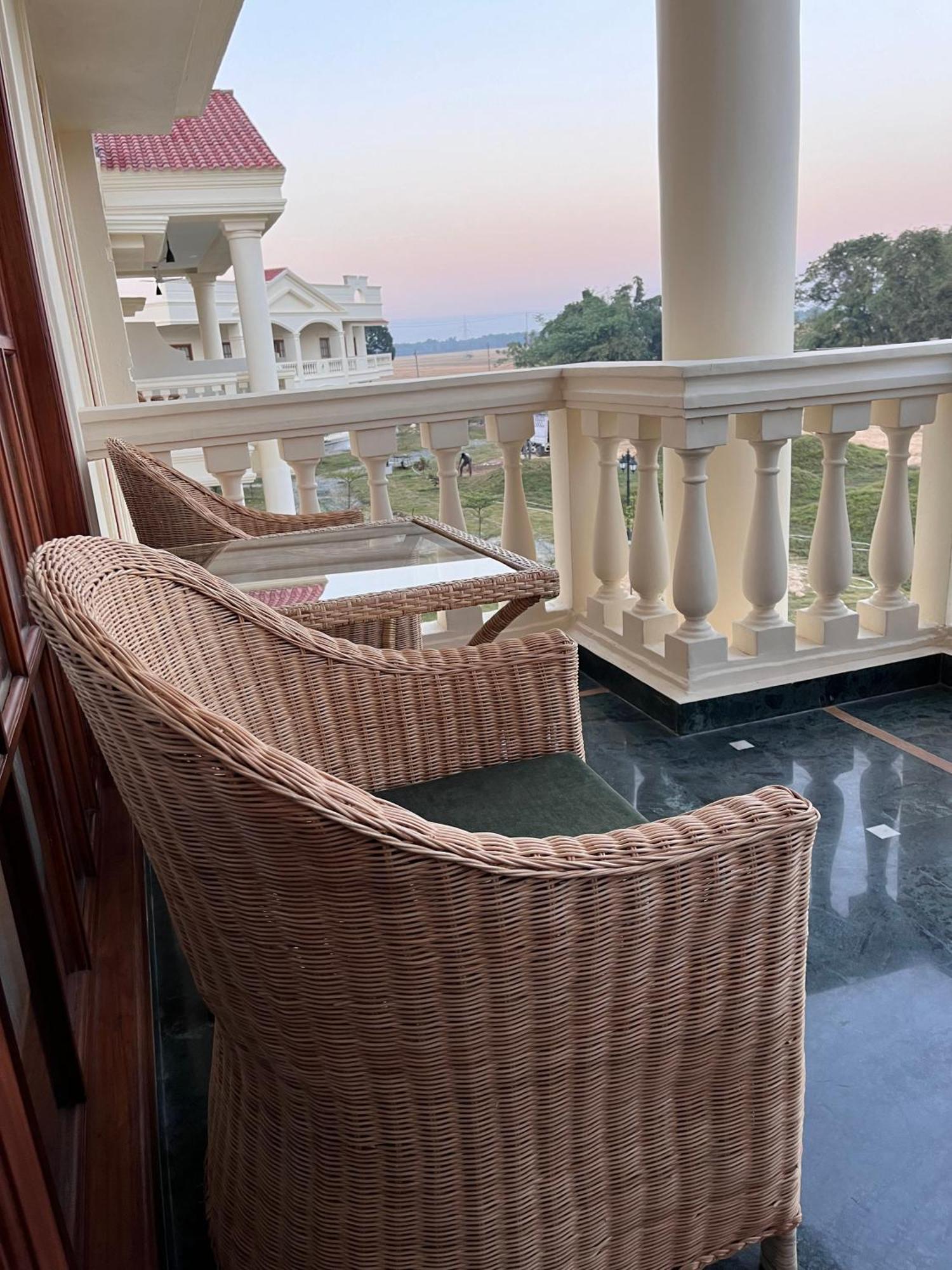 Royale De' Casa Resort Kāziranga Exteriör bild