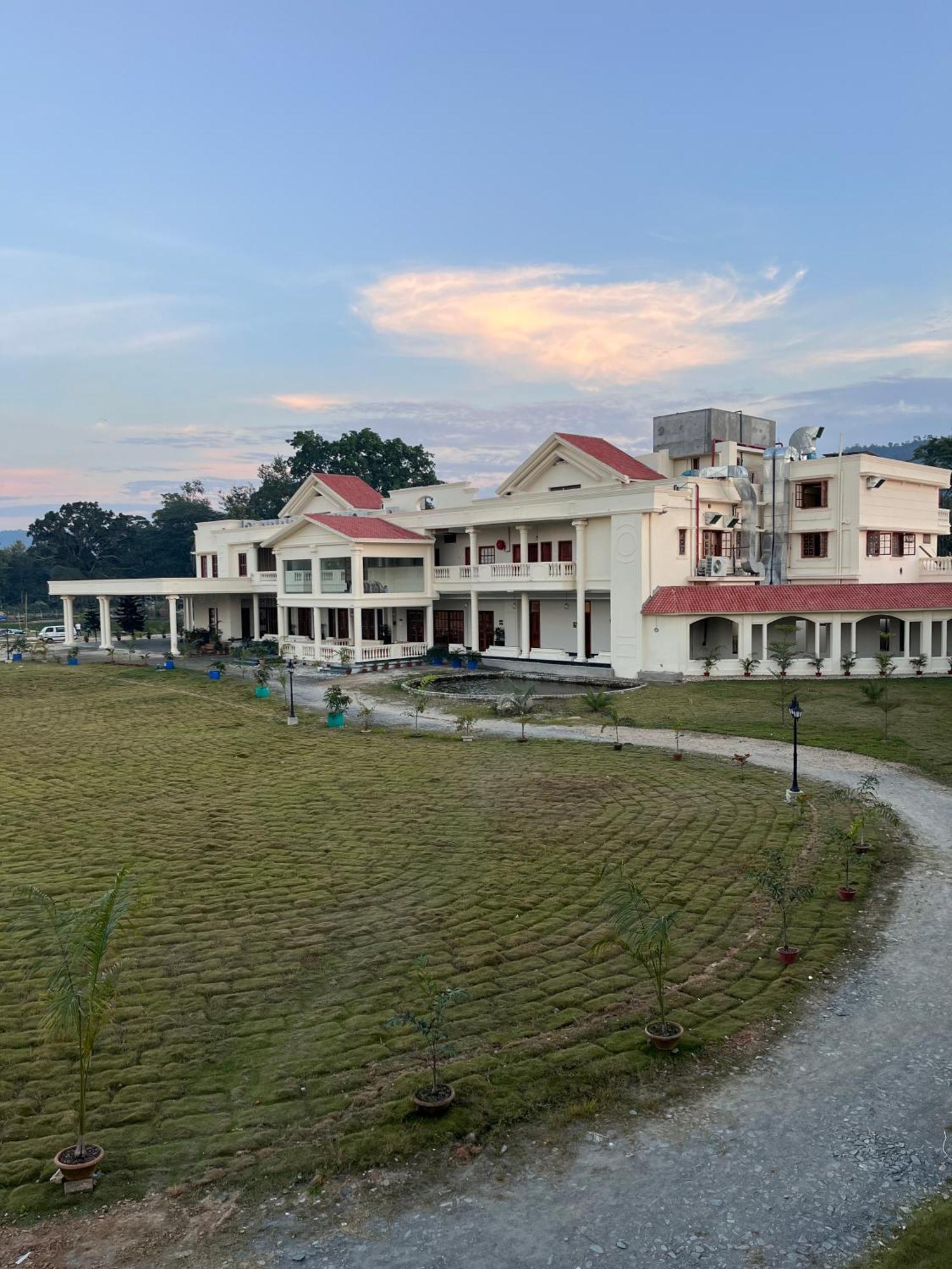 Royale De' Casa Resort Kāziranga Exteriör bild