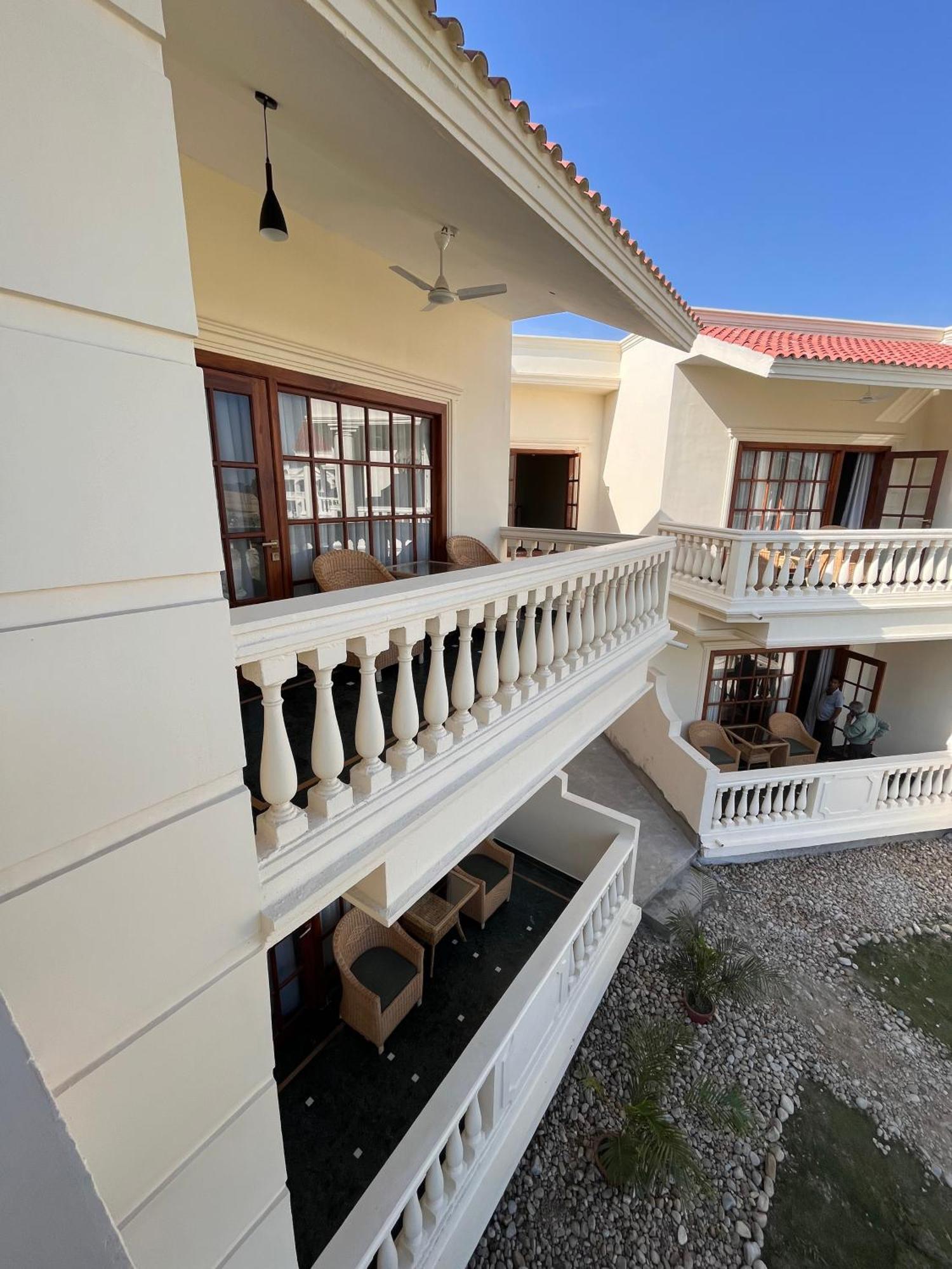 Royale De' Casa Resort Kāziranga Exteriör bild